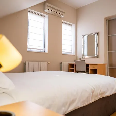 Spacious In The Center Apartament